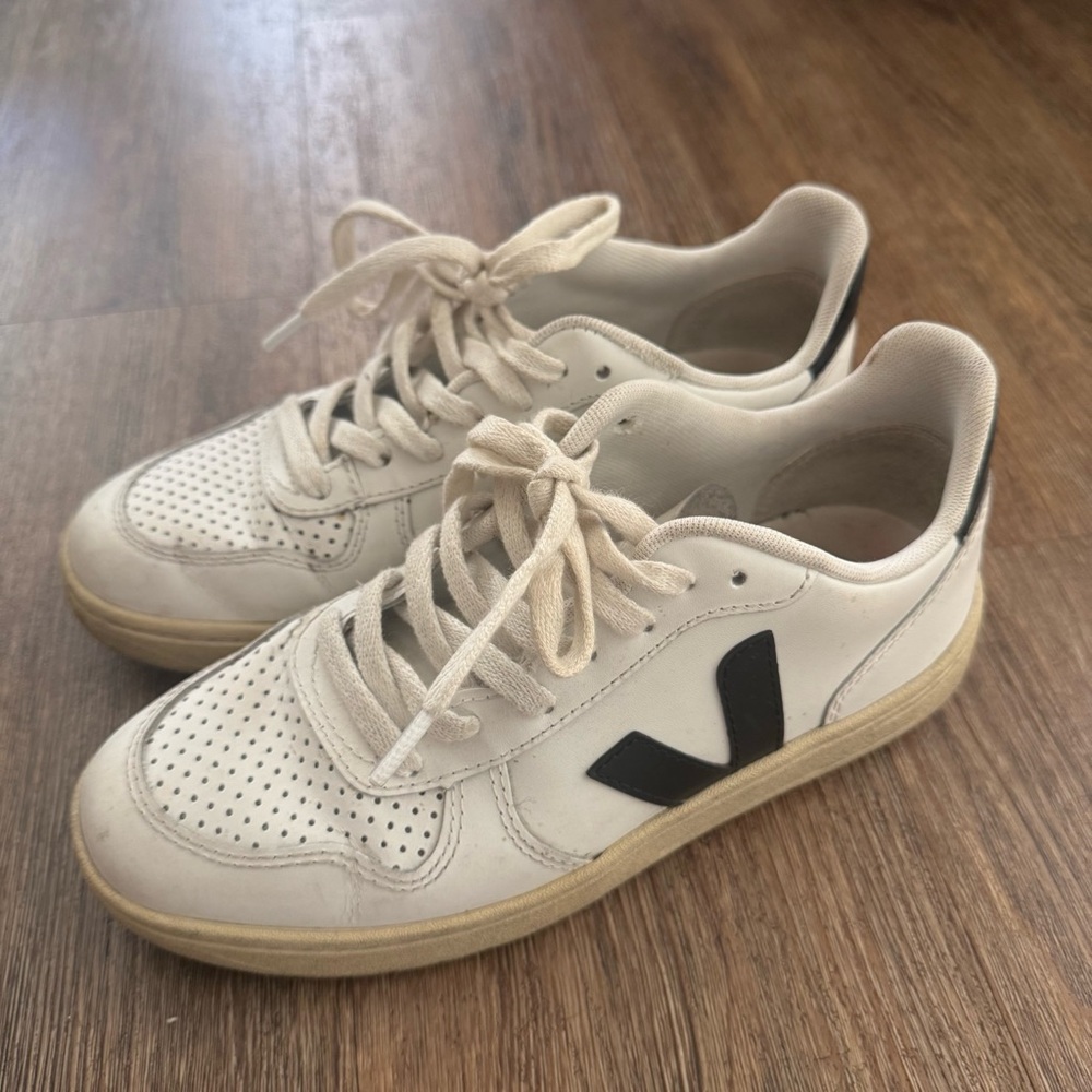 Veja V-10 Sneakers